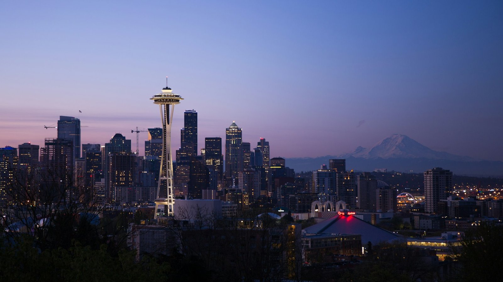 Seattle skyline with the Space Needle at dusk
